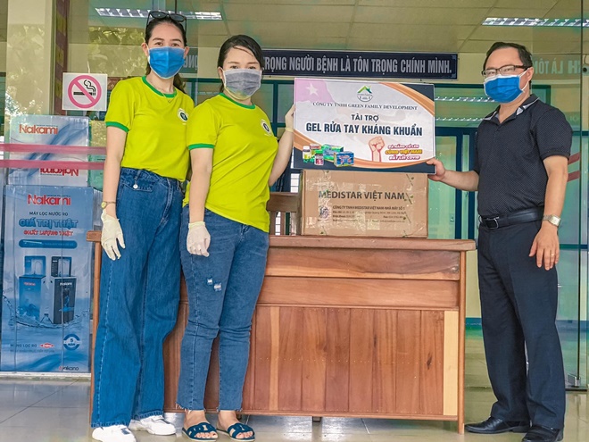 Công ty Green Family Development tài trợ 3.500 gel rửa tay xát khuẩn cho Đà Nẵng Và Quảng Nam