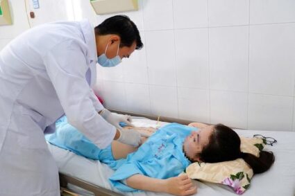 Cô gái trẻ đi khám tổng quát, bác sĩ phát hiện điều bất ngờ trong bụng