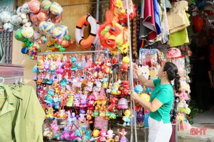 Thị trường đồ chơi Trung thu sôi động, đa dạng mẫu mã