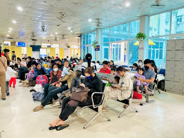 cum-a-tang-nhanh-thoi-diem-giao-mua-nhieu-tre-nhap-vien-bac-si-canh-bao-nguy-co-bien-chung-nang-17629104097461722851927