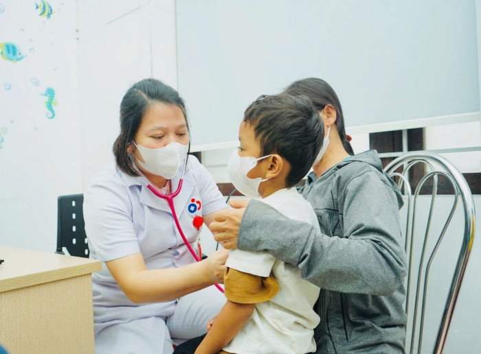 cum-a-tang-nhanh-thoi-diem-giao-mua-nhieu-tre-nhap-vien-bac-si-canh-bao-nguy-co-bien-chung-nang3-17629104122542033925292