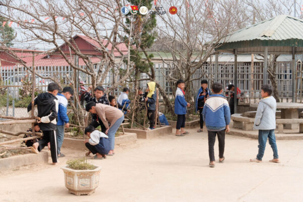 Các em nhỏ tại Tà Tổng (1)